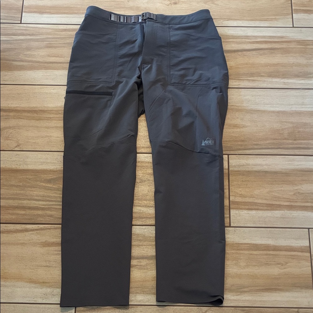 REI Men's Charcoal Cargo Pants 36 x 30